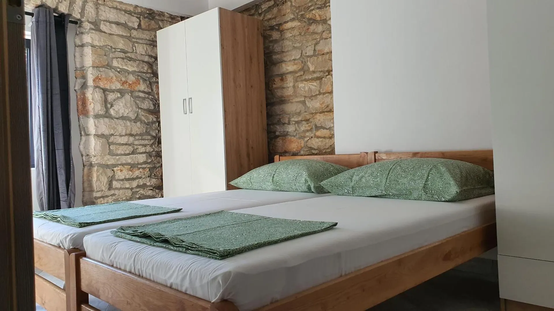 Apartmani Fenix Plovanija 아파트